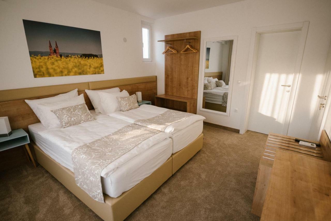 2I Rooms Ðakovo Eksteriør bilde